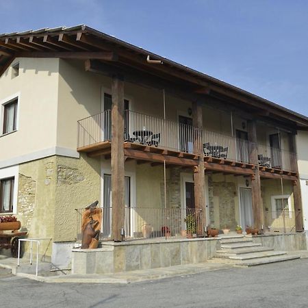 Agriturismo Ai Prüsot Bed and Breakfast Bagnolo Piemonte Exterior foto